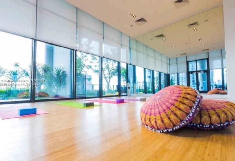 For Rent: $3,750 (2 beds, 2 baths, 878 Square Feet)