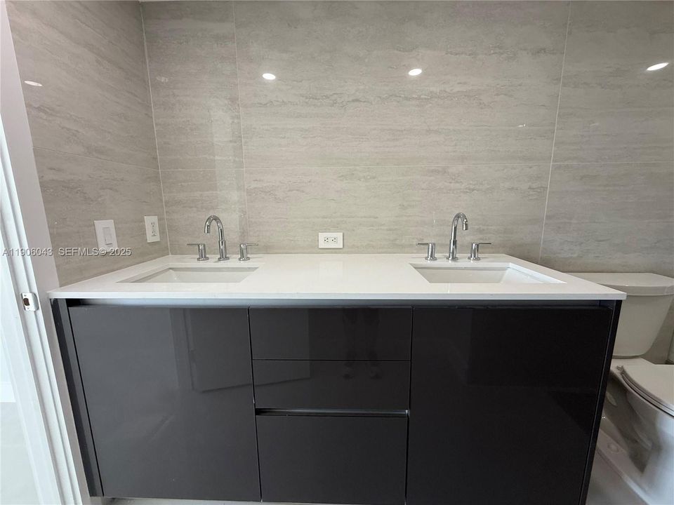 В аренду: $3,800 (2 спален, 2 ванн, 1092 Квадратных фут)