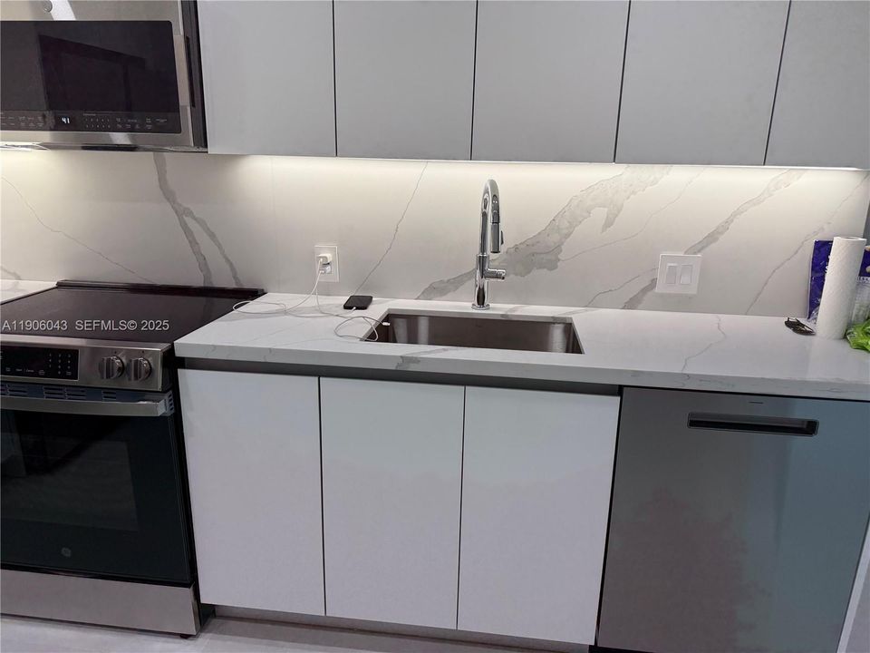 В аренду: $3,800 (2 спален, 2 ванн, 1092 Квадратных фут)