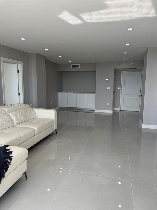 В аренду: $3,800 (2 спален, 2 ванн, 1092 Квадратных фут)