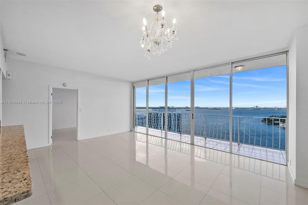 出租: $3,500 (2 贝兹, 2 浴室, 1030 平方英尺)