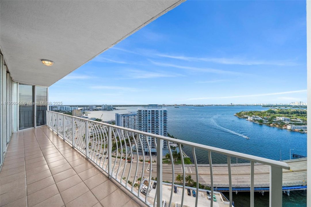 出租: $3,500 (2 贝兹, 2 浴室, 1030 平方英尺)