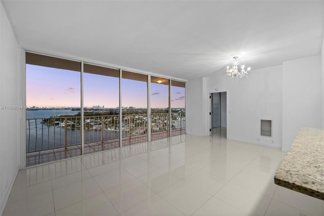 出租: $3,500 (2 贝兹, 2 浴室, 1030 平方英尺)