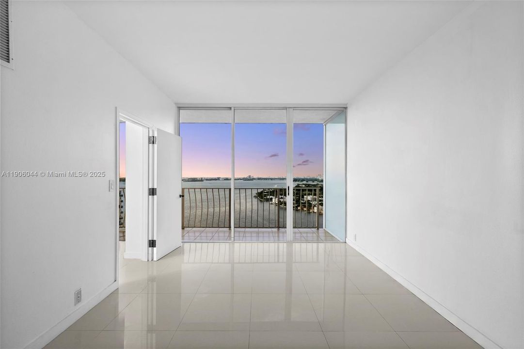 出租: $3,500 (2 贝兹, 2 浴室, 1030 平方英尺)