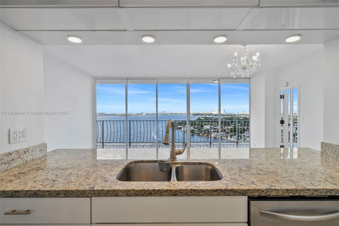 出租: $3,500 (2 贝兹, 2 浴室, 1030 平方英尺)