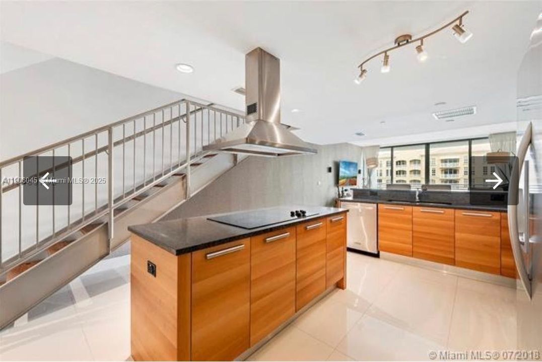 For Sale: $630,000 (1 beds, 2 baths, 1214 Square Feet)