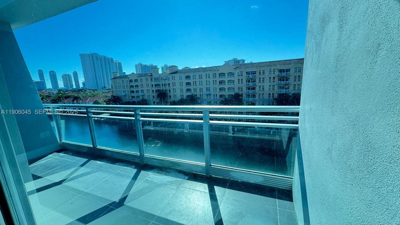 Active With Contract: $630,000 (1 beds, 2 baths, 1214 Square Feet)