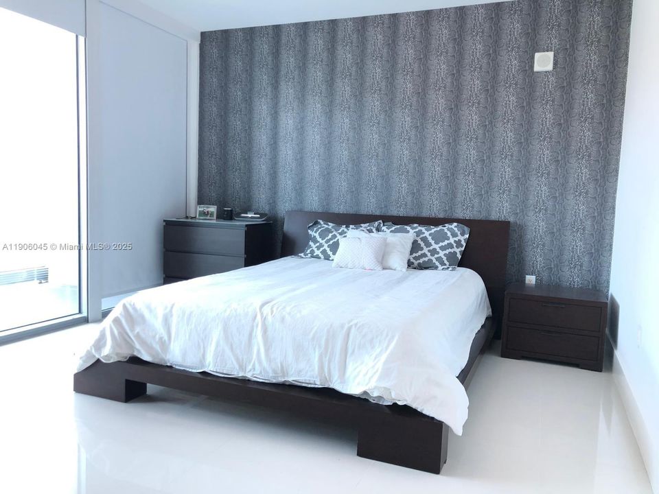 For Sale: $630,000 (1 beds, 2 baths, 1214 Square Feet)