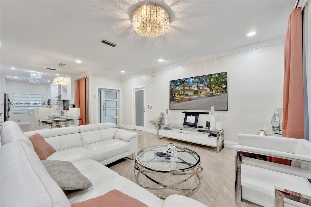 For Sale: $550,000 (3 beds, 2 baths, 1517 Square Feet)