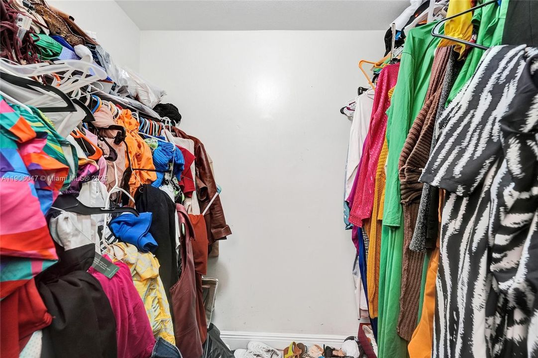 For Sale: $550,000 (3 beds, 2 baths, 1517 Square Feet)