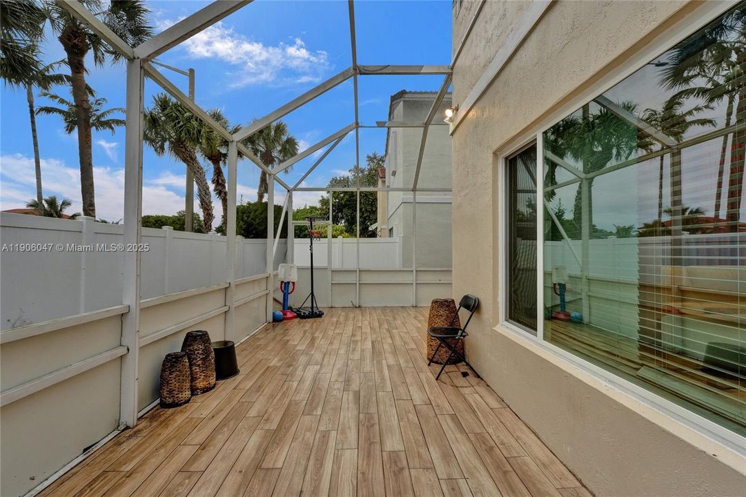 For Sale: $550,000 (3 beds, 2 baths, 1517 Square Feet)