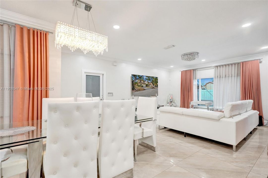 For Sale: $550,000 (3 beds, 2 baths, 1517 Square Feet)