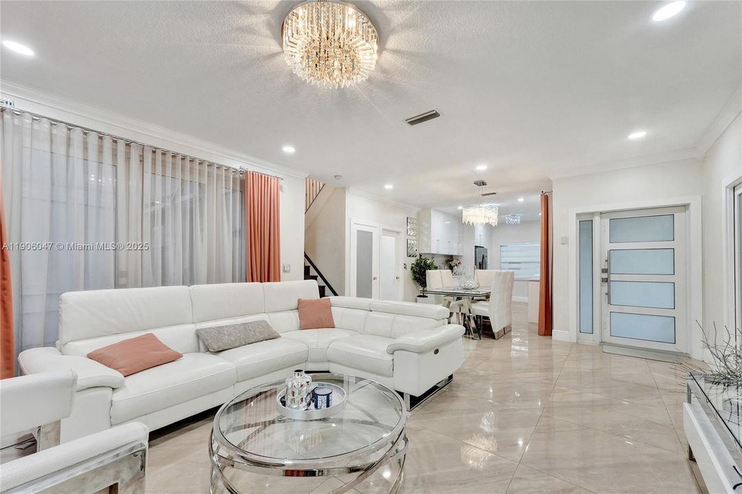 For Sale: $550,000 (3 beds, 2 baths, 1517 Square Feet)