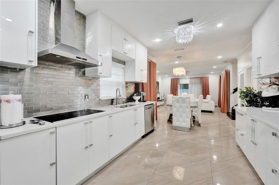 For Sale: $550,000 (3 beds, 2 baths, 1517 Square Feet)