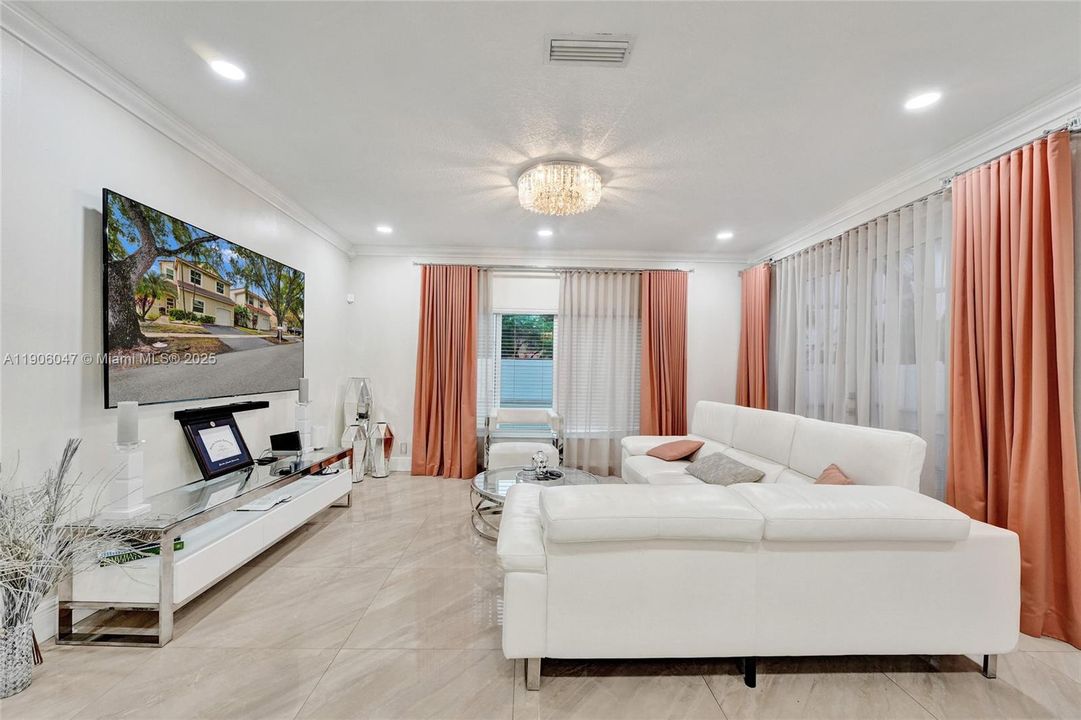 For Sale: $550,000 (3 beds, 2 baths, 1517 Square Feet)