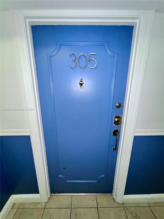 For Sale: $169,900 (1 beds, 1 baths, 711 Square Feet)