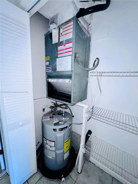 For Sale: $169,900 (1 beds, 1 baths, 711 Square Feet)