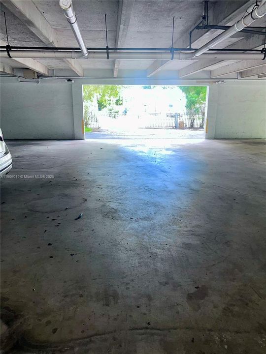 For Sale: $169,900 (1 beds, 1 baths, 711 Square Feet)