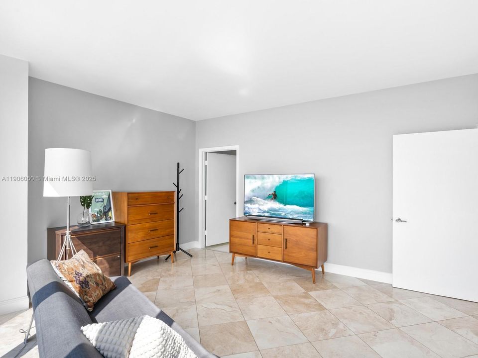 待售: $1,275,000 (2 贝兹, 3 浴室, 1870 平方英尺)