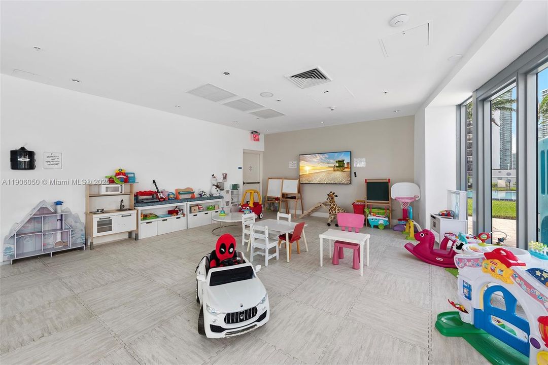 待售: $1,275,000 (2 贝兹, 3 浴室, 1870 平方英尺)