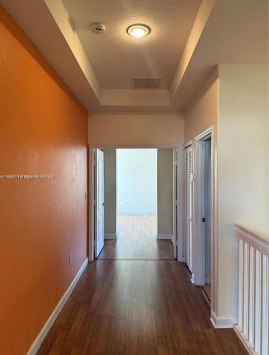 Activo con contrato: $569,000 (4 camas, 3 baños, 1985 Pies cuadrados)