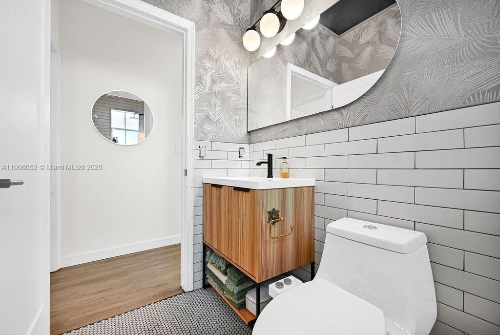 Active With Contract: $690,000 (3 beds, 2 baths, 1478 Square Feet)