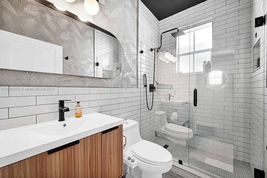 Active With Contract: $690,000 (3 beds, 2 baths, 1478 Square Feet)