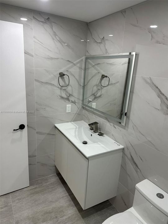 Active With Contract: $1,800 (1 beds, 1 baths, 600 Square Feet)