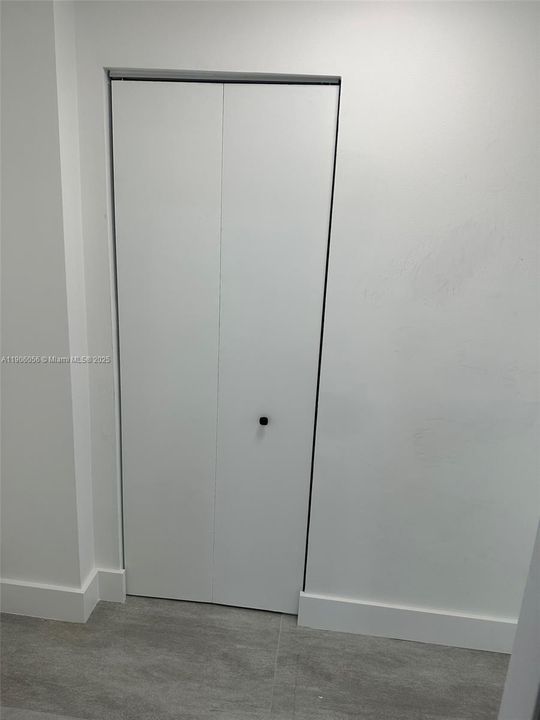 Active With Contract: $1,800 (1 beds, 1 baths, 600 Square Feet)