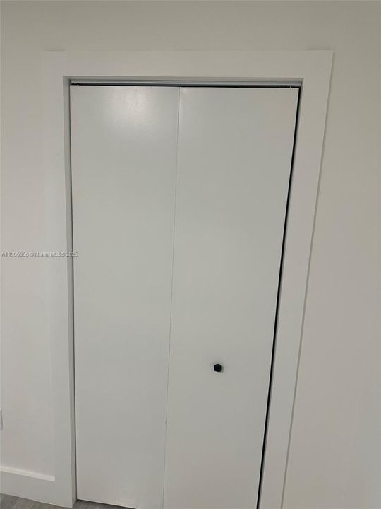 Active With Contract: $1,800 (1 beds, 1 baths, 600 Square Feet)