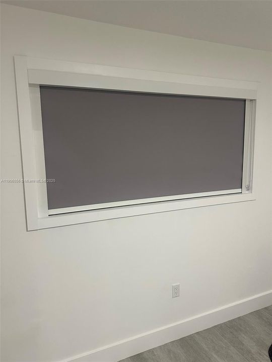 Active With Contract: $1,800 (1 beds, 1 baths, 600 Square Feet)