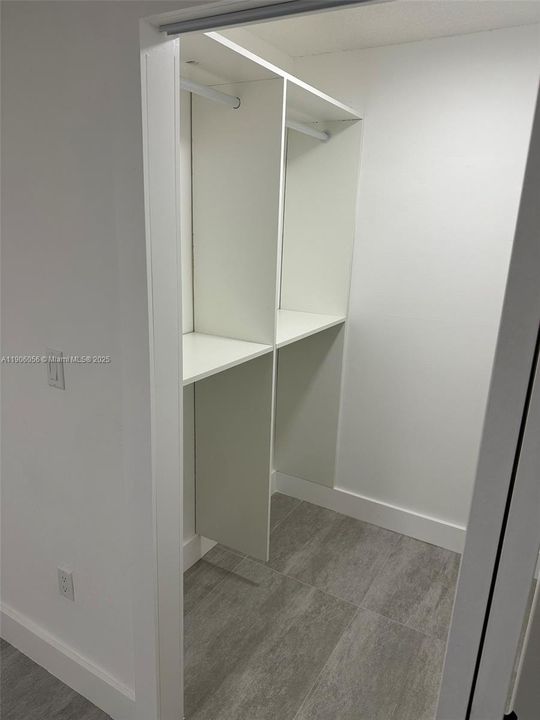 Active With Contract: $1,800 (1 beds, 1 baths, 600 Square Feet)