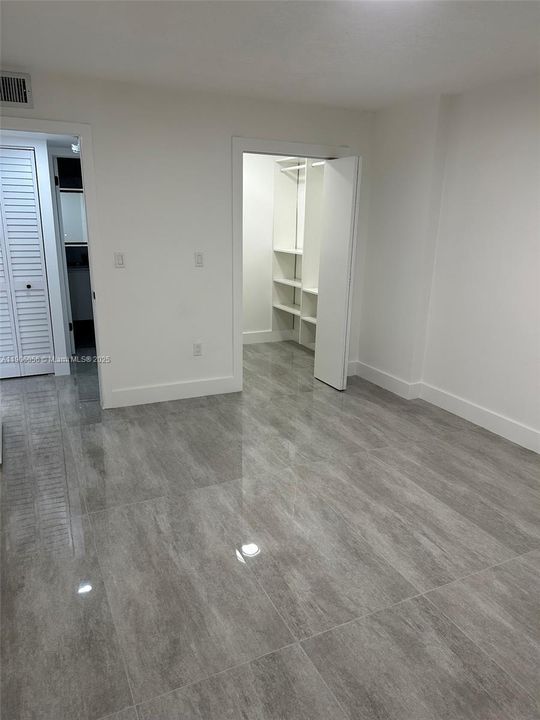 Active With Contract: $1,800 (1 beds, 1 baths, 600 Square Feet)