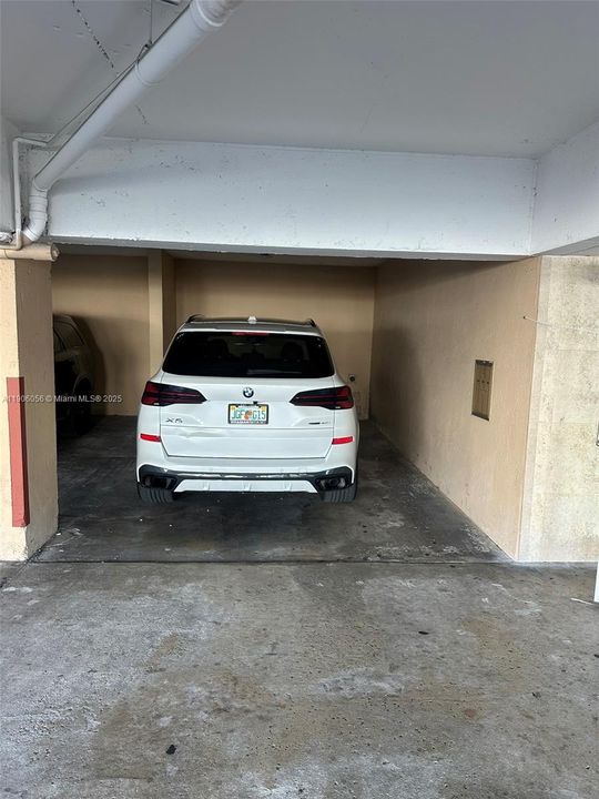 Active With Contract: $1,800 (1 beds, 1 baths, 600 Square Feet)