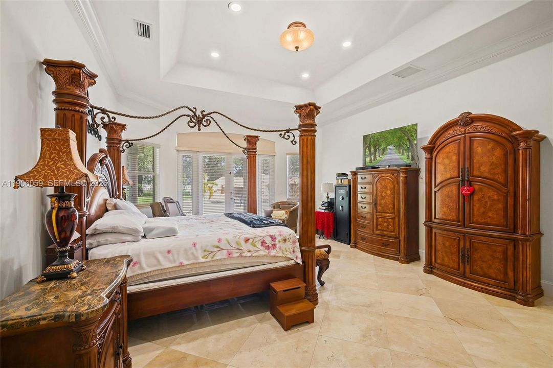 For Sale: $3,150,000 (5 beds, 4 baths, 5387 Square Feet)