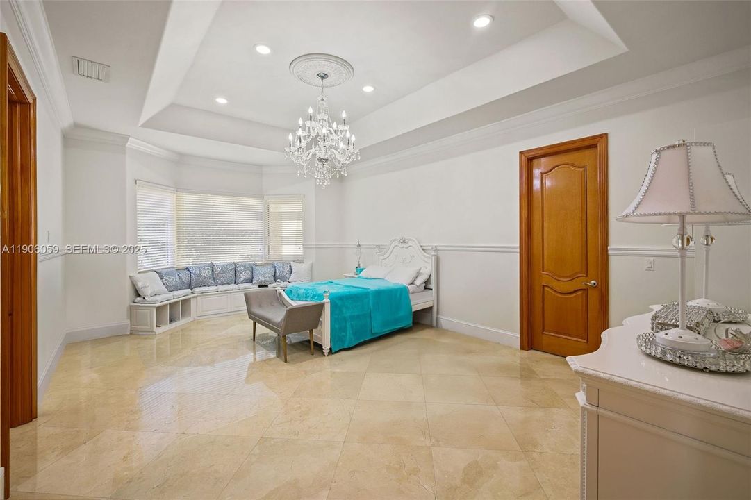 For Sale: $3,150,000 (5 beds, 4 baths, 5387 Square Feet)