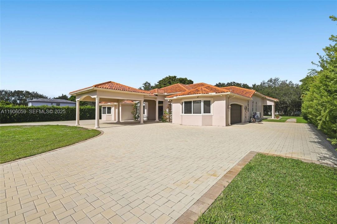 For Sale: $3,150,000 (5 beds, 4 baths, 5387 Square Feet)