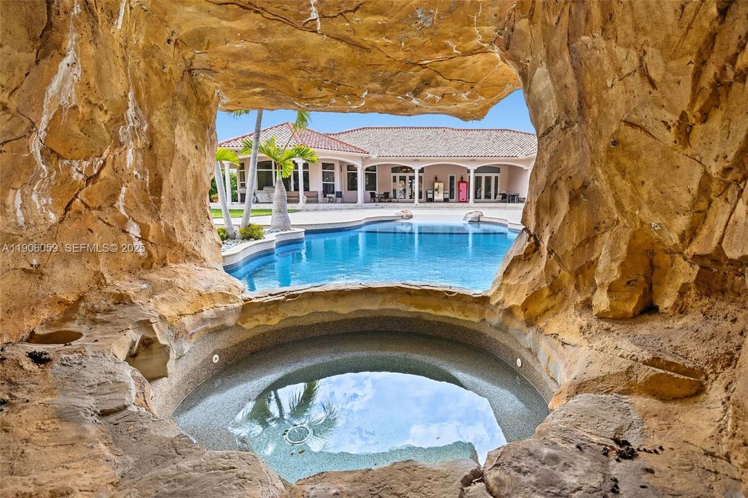 For Sale: $3,150,000 (5 beds, 4 baths, 5387 Square Feet)