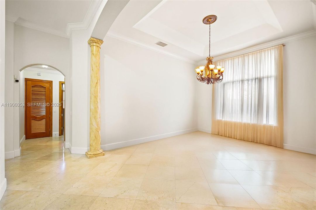 For Sale: $3,150,000 (5 beds, 4 baths, 5387 Square Feet)