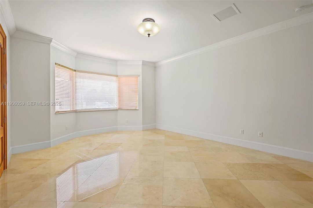 For Sale: $3,150,000 (5 beds, 4 baths, 5387 Square Feet)