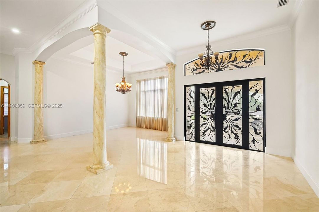 For Sale: $3,150,000 (5 beds, 4 baths, 5387 Square Feet)