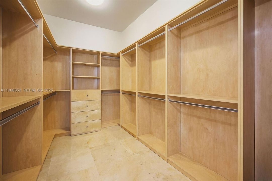 For Sale: $3,150,000 (5 beds, 4 baths, 5387 Square Feet)