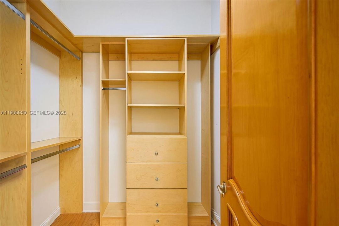 For Sale: $3,150,000 (5 beds, 4 baths, 5387 Square Feet)