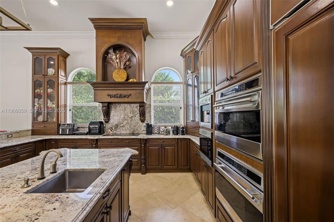 For Sale: $3,150,000 (5 beds, 4 baths, 5387 Square Feet)