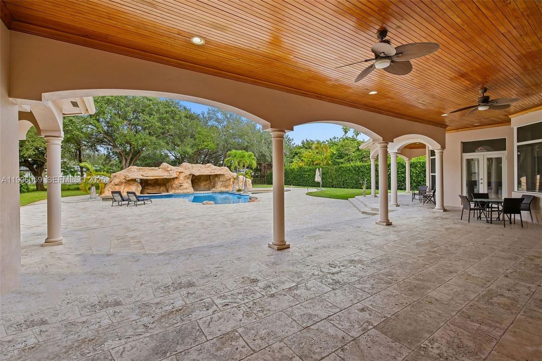 For Sale: $3,150,000 (5 beds, 4 baths, 5387 Square Feet)