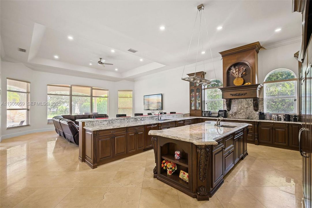 For Sale: $3,150,000 (5 beds, 4 baths, 5387 Square Feet)