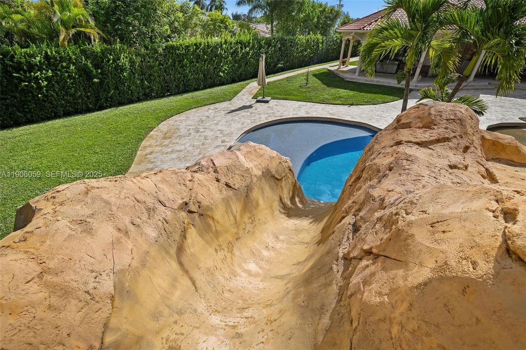 For Sale: $3,150,000 (5 beds, 4 baths, 5387 Square Feet)