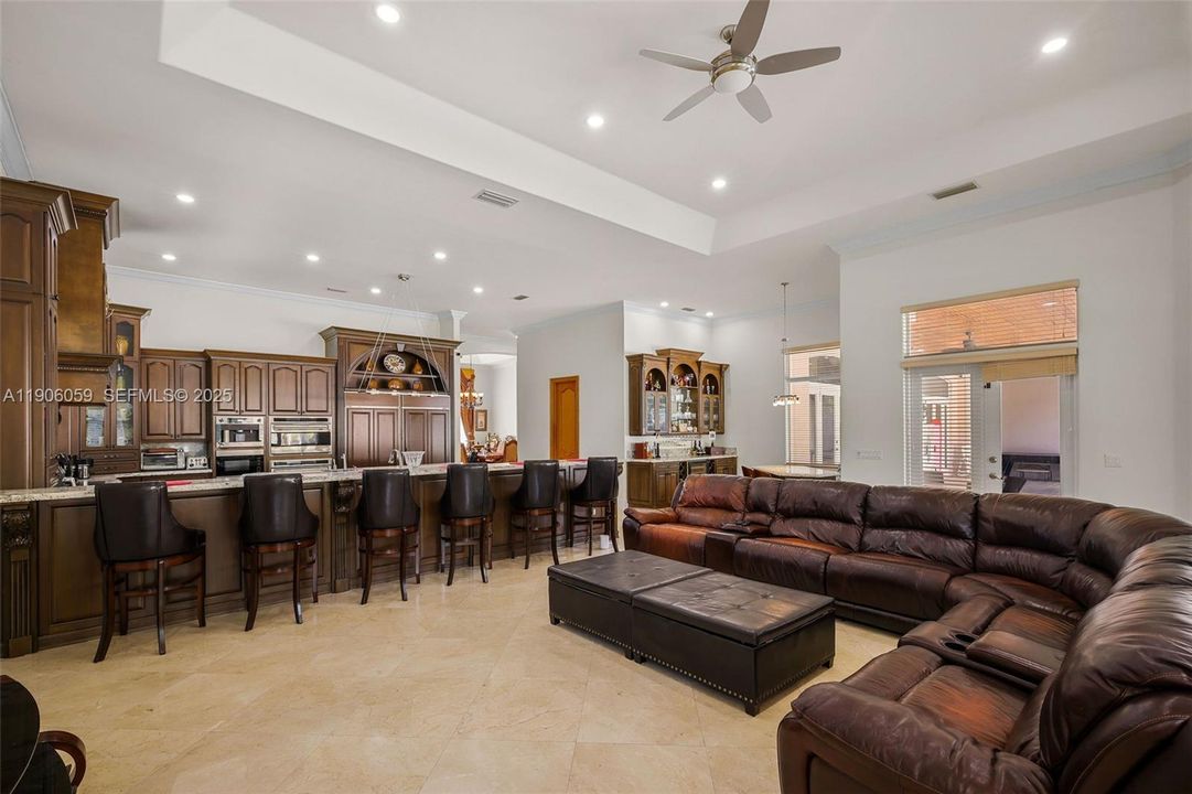 For Sale: $3,150,000 (5 beds, 4 baths, 5387 Square Feet)