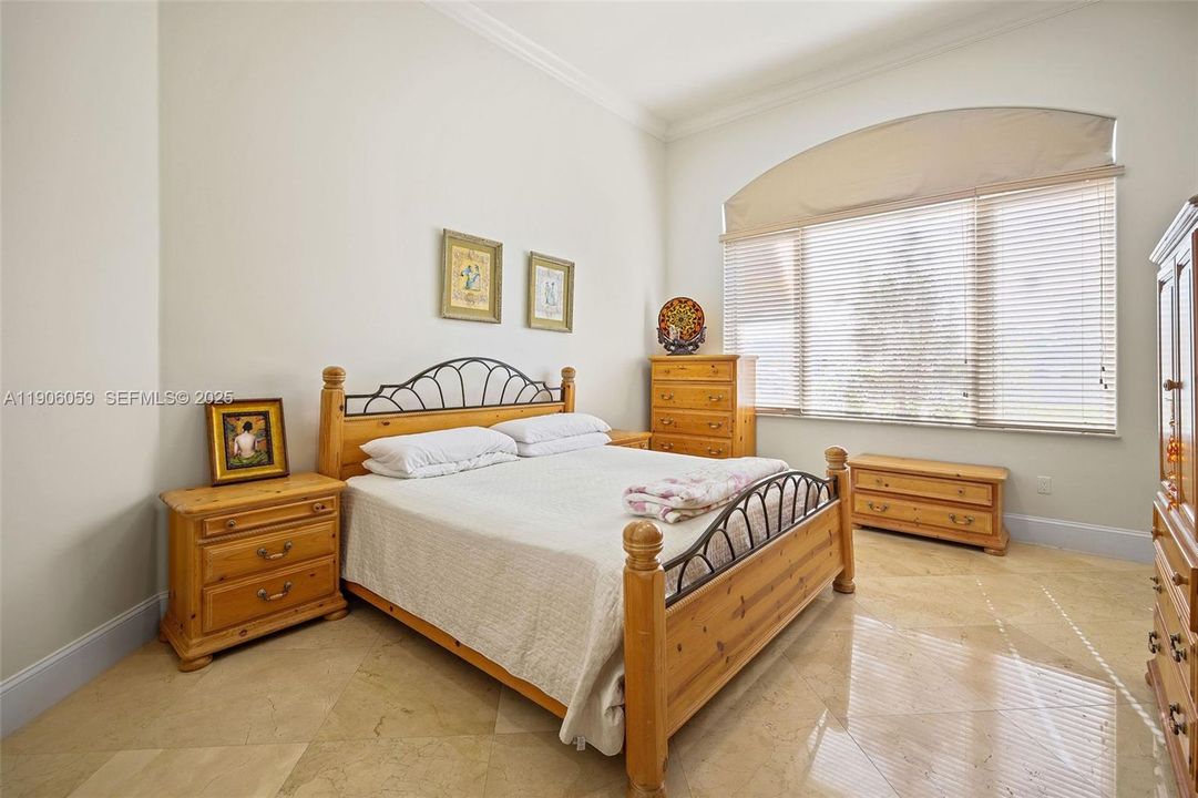 For Sale: $3,150,000 (5 beds, 4 baths, 5387 Square Feet)