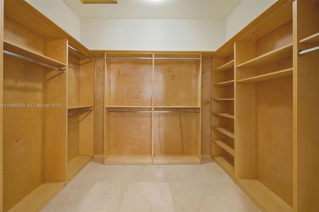 For Sale: $3,150,000 (5 beds, 4 baths, 5387 Square Feet)